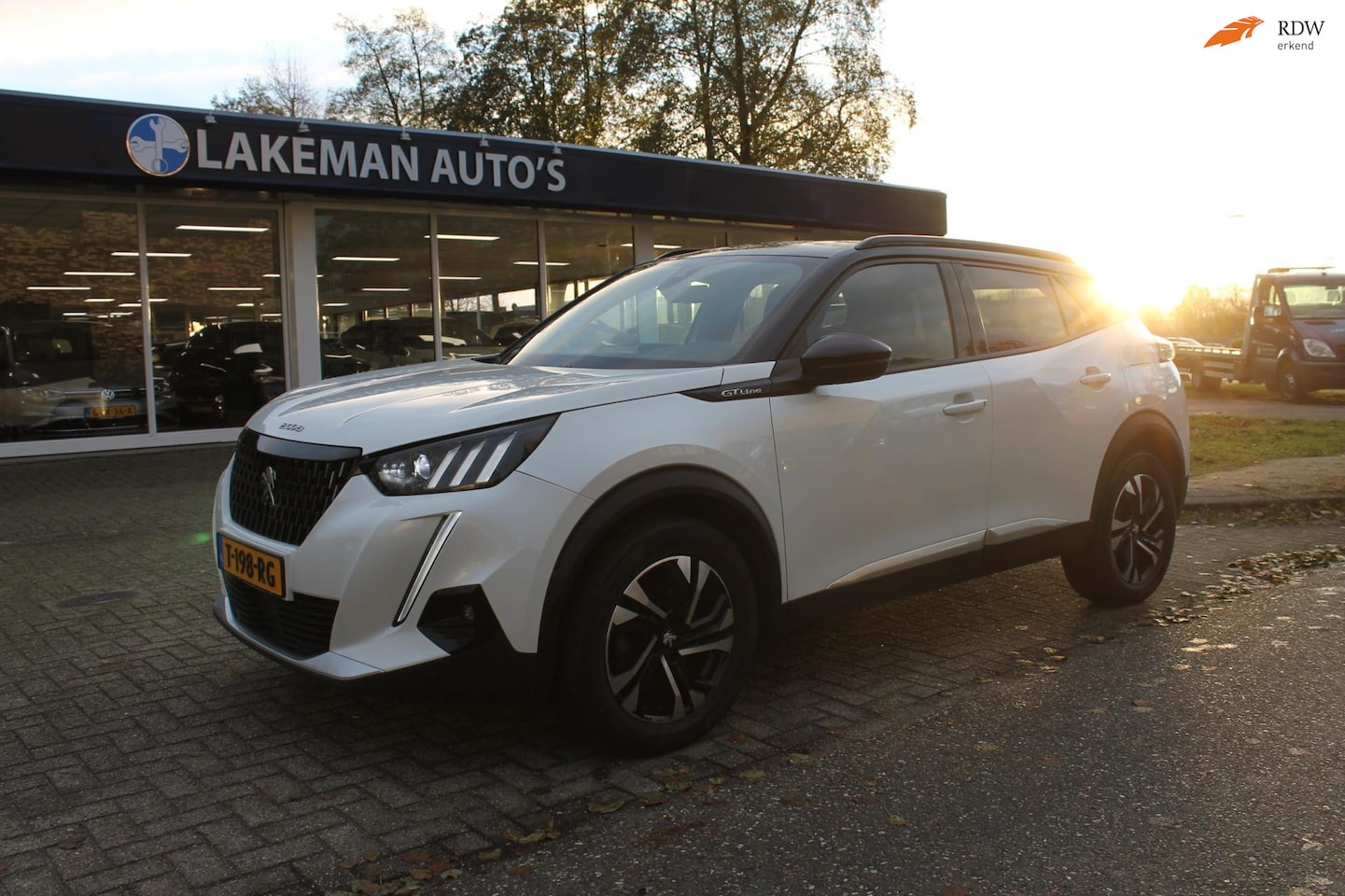 Peugeot 2008 - 1.2 PureTech GT-Line Automaat Whiteline Huurkoop Inruil APK Garantie - AutoWereld.nl