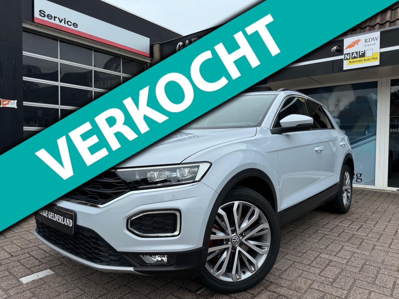 Volkswagen T-Roc - 2.0 190PK Sport-R | Pano |Bi-Xenon | Full-Led | Apple/Android | Cruise | Climate | Full-Op - AutoWereld.nl