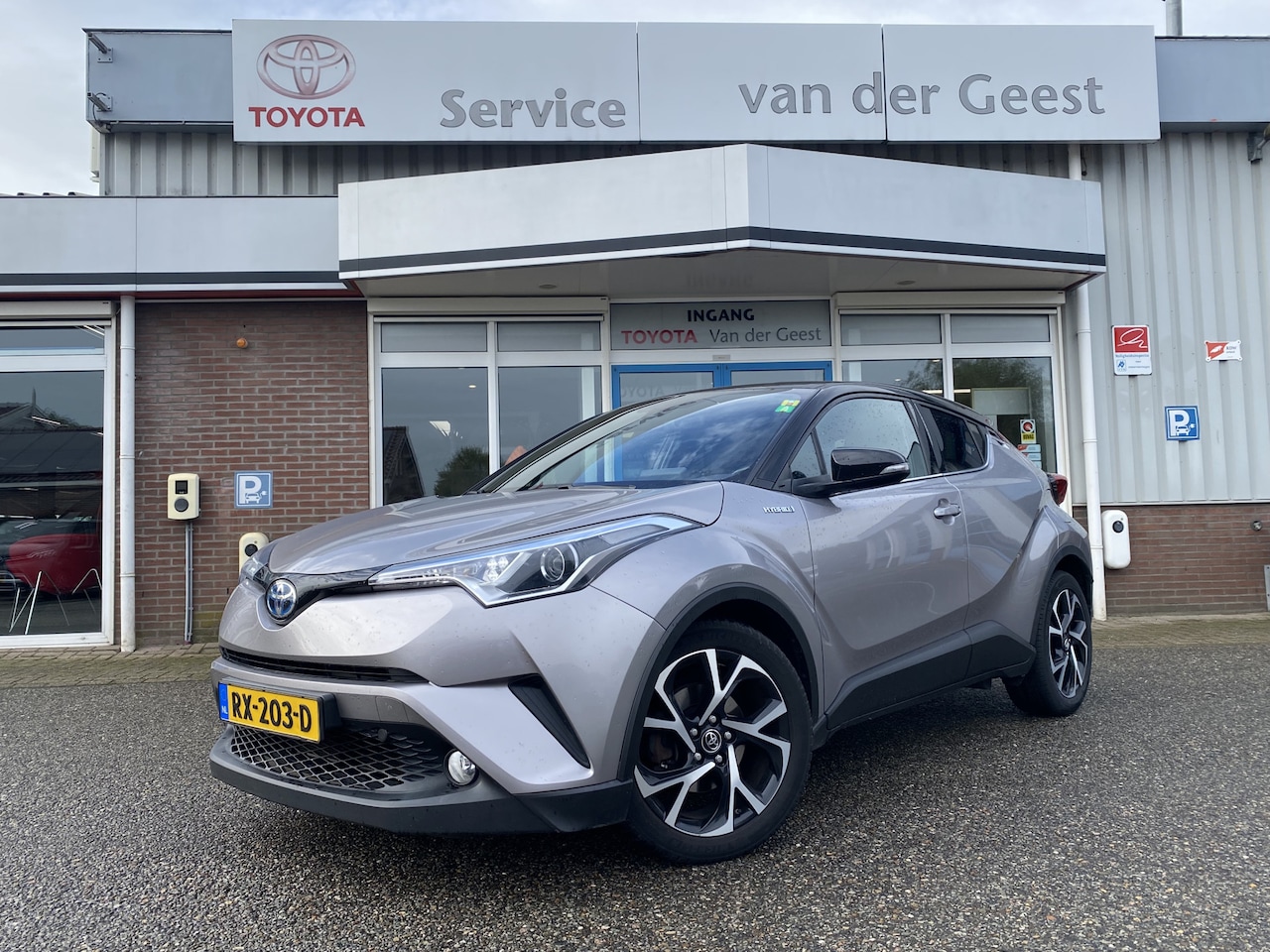 Toyota C-HR - 1.8 Hybrid Bi-Tone 1.8 Hybrid Bi-Tone - AutoWereld.nl