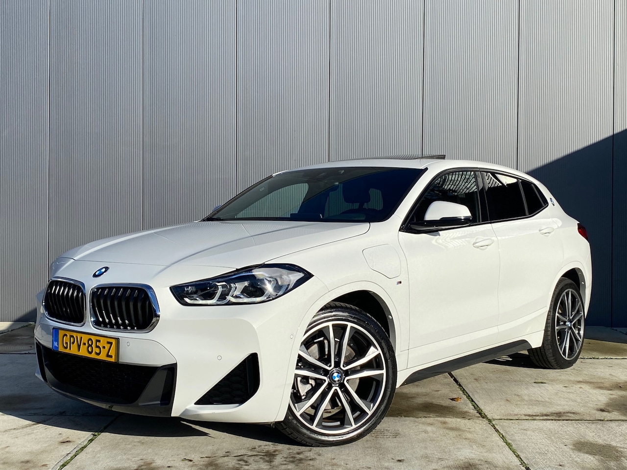 BMW X2 - XDrive25e M-Sport / Panoramadak / LED / Head-Up / Keyless - AutoWereld.nl