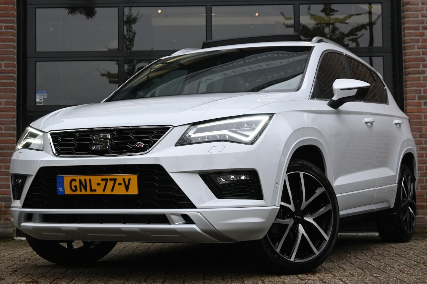 Seat Ateca - 1.5 TSI FR B.Intense Pano Leder Virtual Sfeer Trekhaak ´19 - AutoWereld.nl