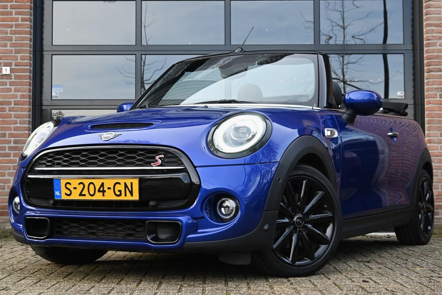 MINI Cabrio - Cooper S 2.0 Chili Leder A.Cam Black Carplay Cruise ´19 - AutoWereld.nl