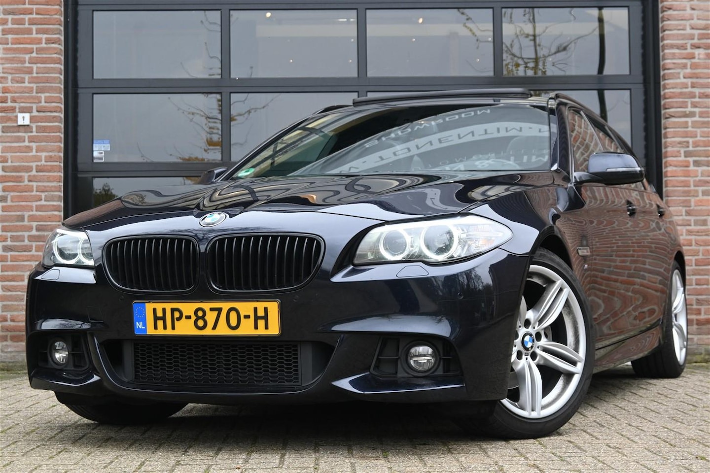 BMW 5-serie Touring - 520i High Executive M-Sport Pano Leder Trekhaak Cruise '15 - AutoWereld.nl