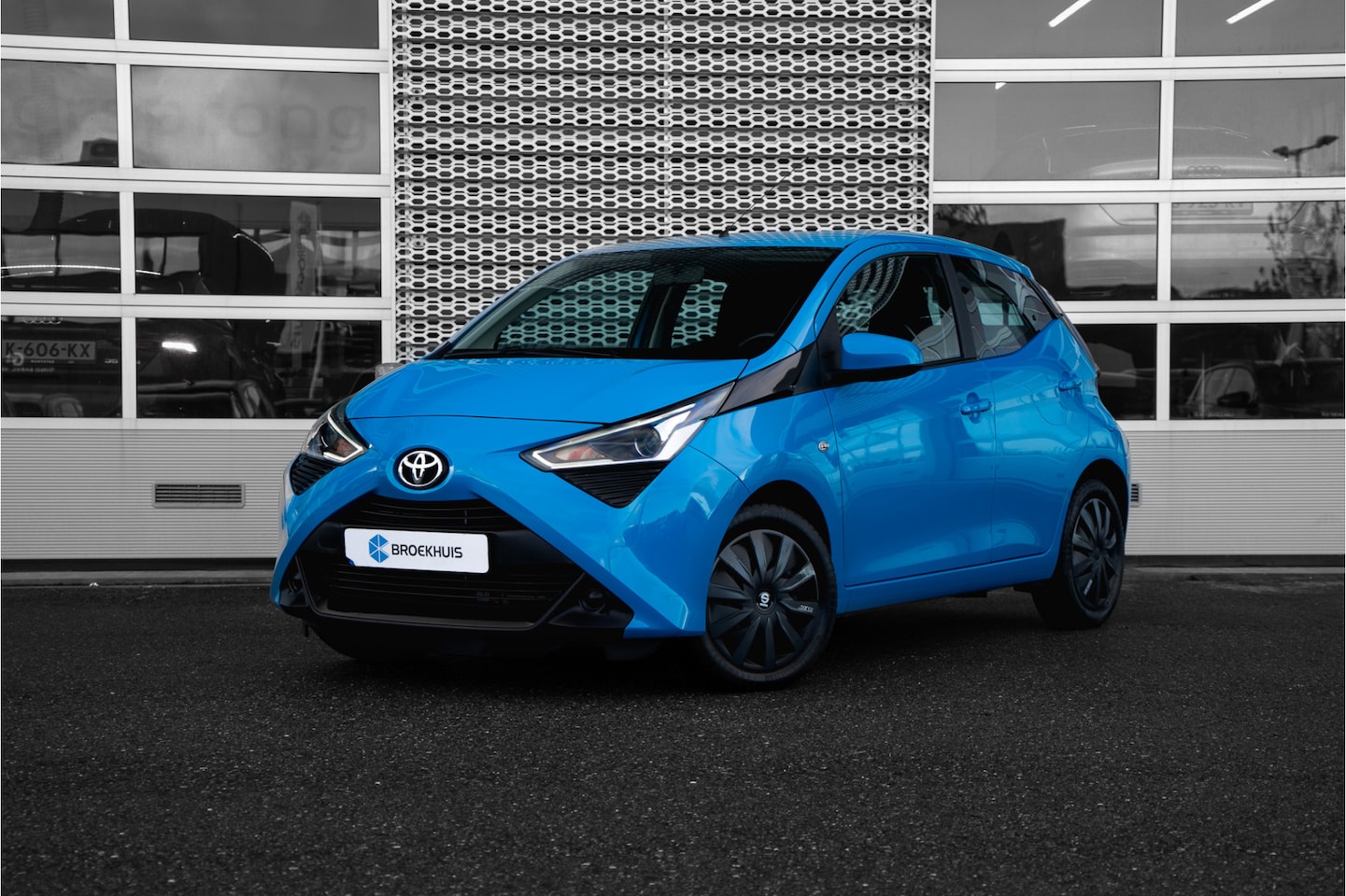 Toyota Aygo - 1.0 VVT-i x-play Automaat - AutoWereld.nl