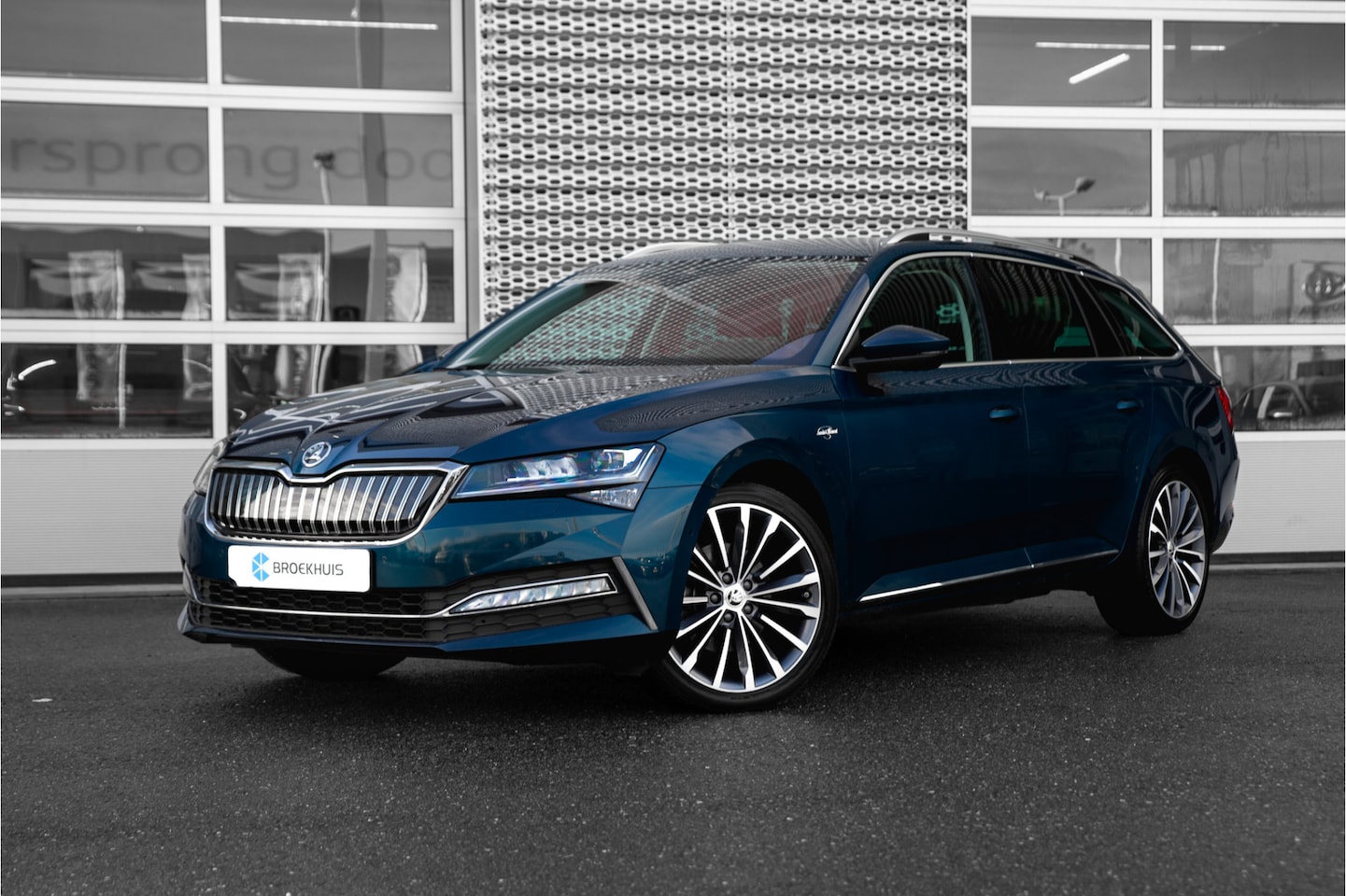 Skoda Superb Combi - 1.4 TSI iV Laurin & Klement | Leder interieur | Trekhaak | Adapt. Cruise | 360 Camera - AutoWereld.nl