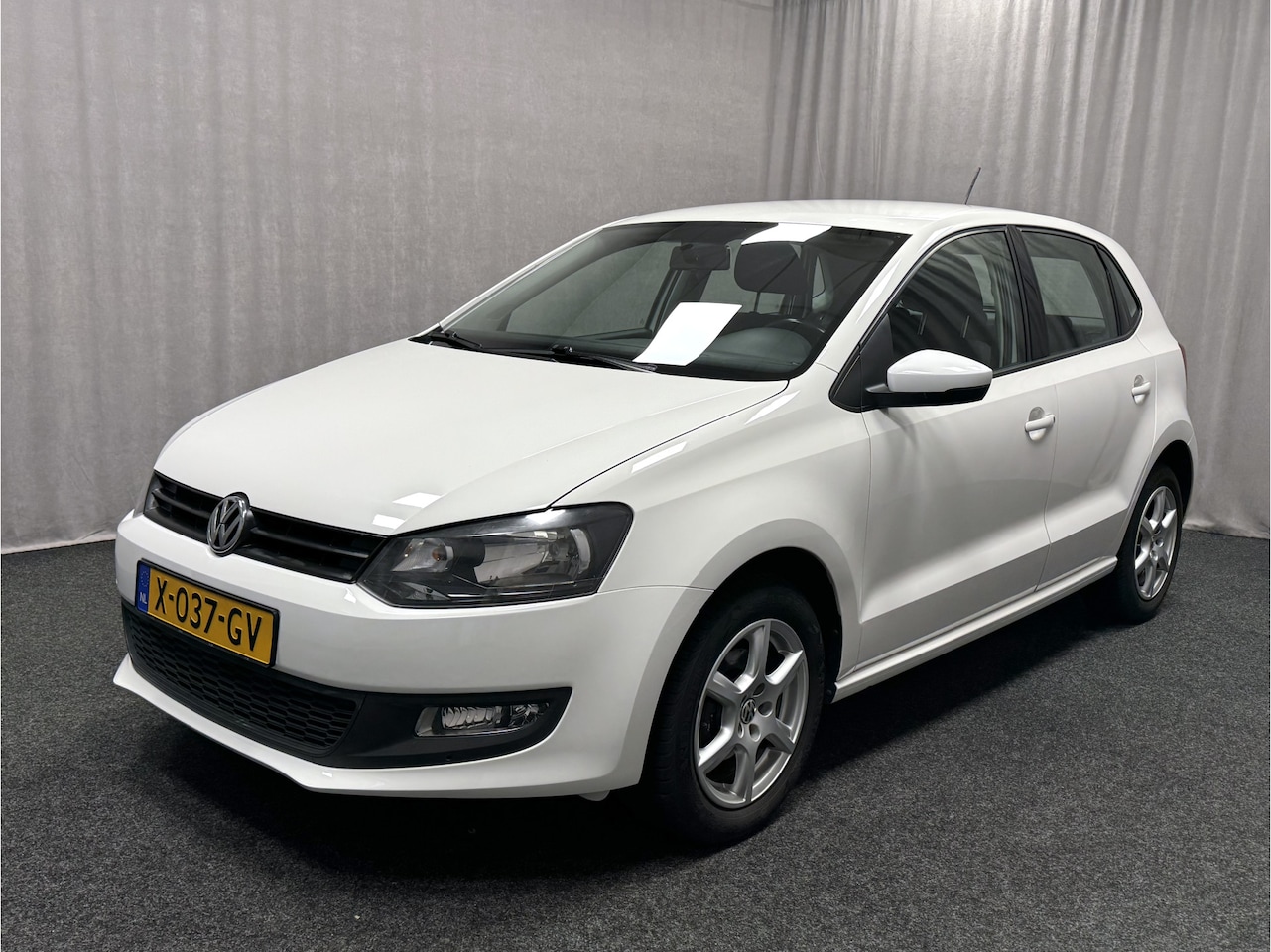 Volkswagen Polo - 1.2 TSI First Edition | Airco | Scherm | Dealer onderhoud | D.riem v.v - AutoWereld.nl