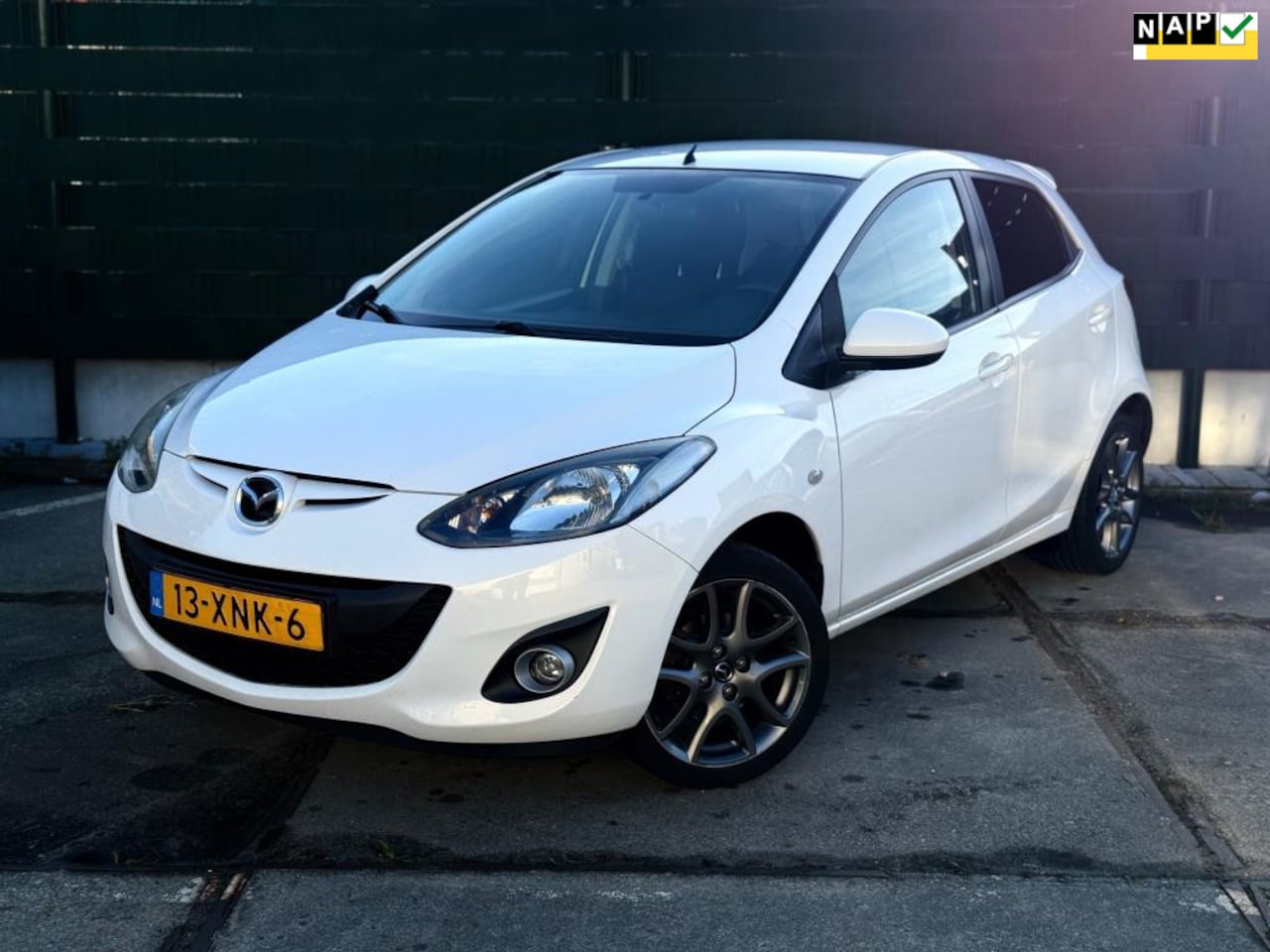 Mazda 2 - 1.3 BIFUEL Navigator GT Airco Navi - AutoWereld.nl