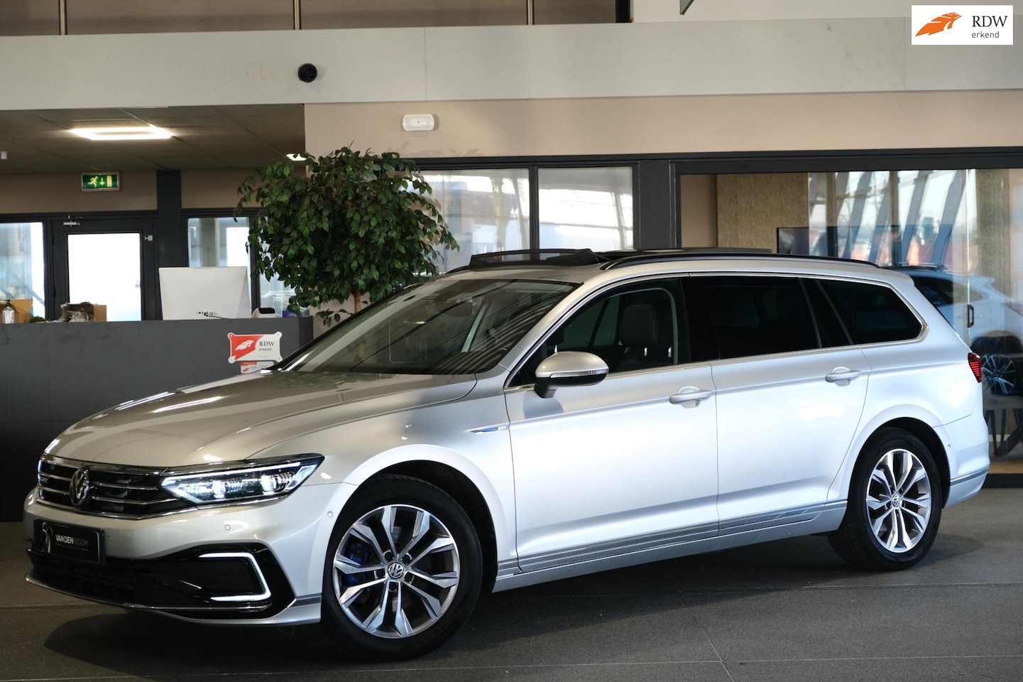 Volkswagen Passat Variant - 1.4 TSI PHEV GTE 218 PK Pano Virtual Navi Leder Cam Acc - AutoWereld.nl