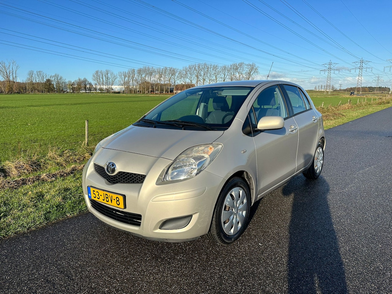 Toyota Yaris - 1.3 VVTi Aspiration AIRCO / AUTOMAAT / TREKHAAK / ONDERHOUDSBOEKJE / NAP ! - AutoWereld.nl