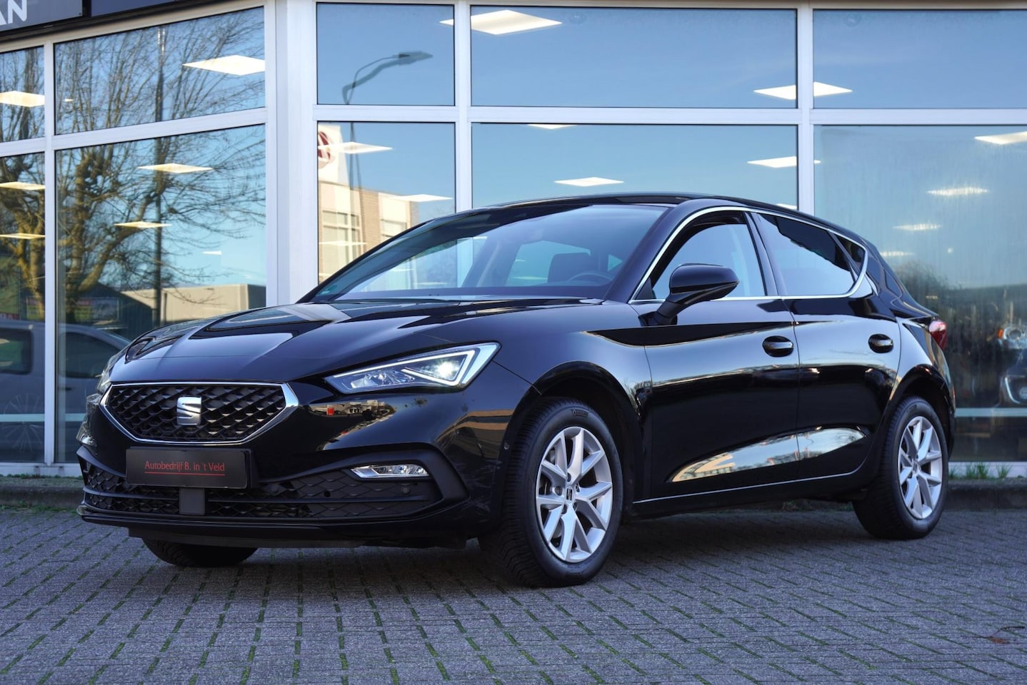 Seat Leon - 1.5 TSI Style Business Intense VIRTUAL CARPLAY CAMERA FULL LED KEYLESS NAVI - AutoWereld.nl