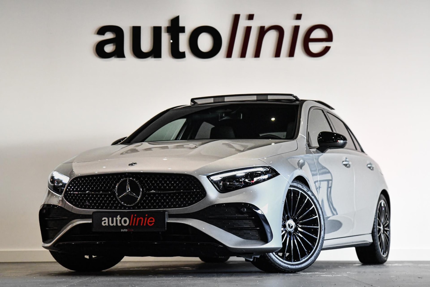 Mercedes-Benz A-klasse - 180 AMG Night ed. Pano, Memory,btw! Keyless, Dodeh, Camera, 19'', Multibeam! - AutoWereld.nl