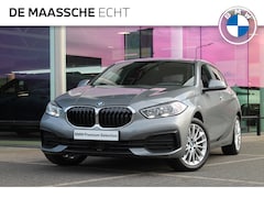 BMW 1-serie - 118i High Executive / Trekhaak / Sportstoelen / Live Cockpit Professional / Parking Assist