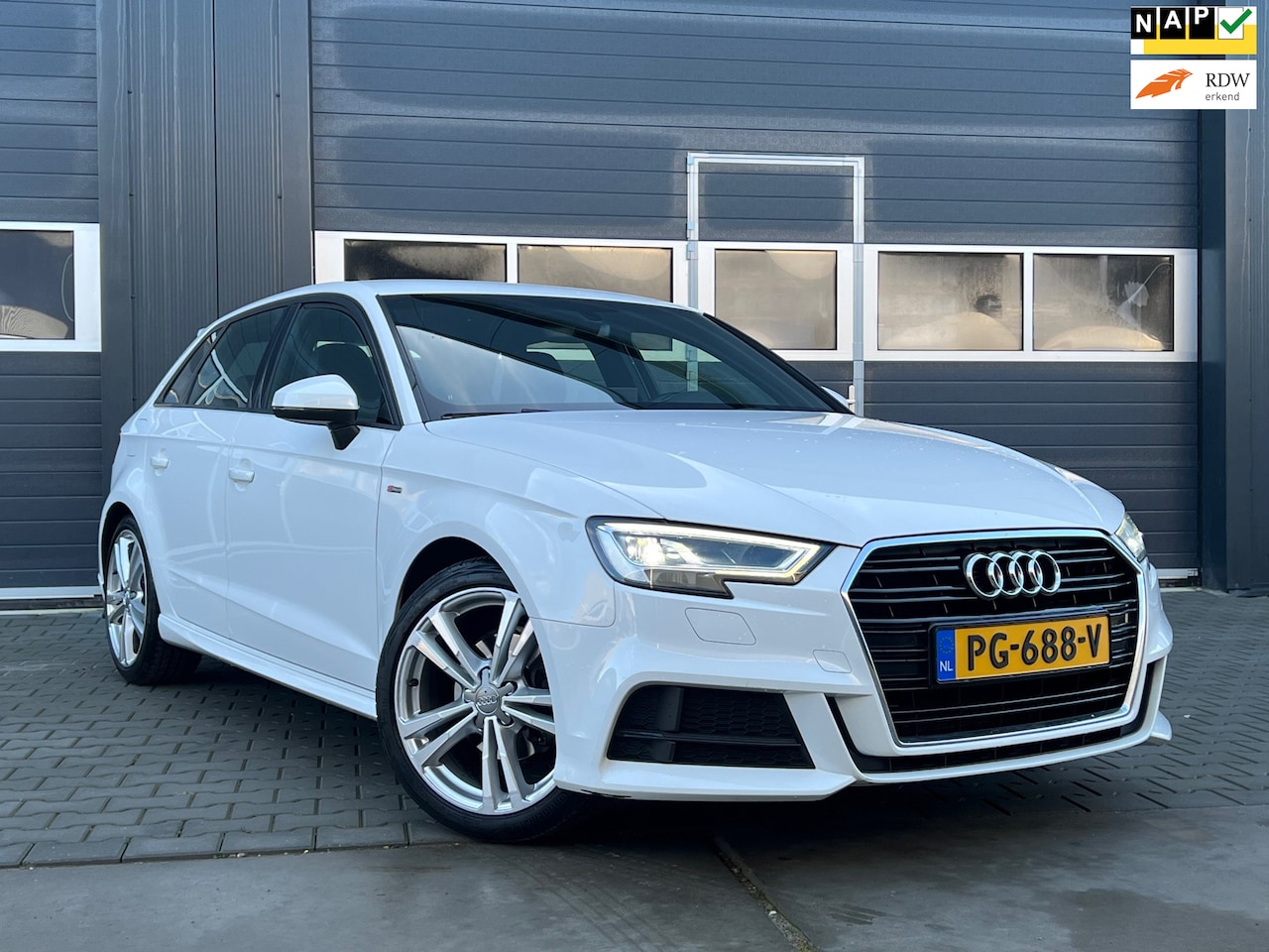 Audi A3 Sportback - 1.0 TFSI Sport S Line Edition | Automaat + Navi + Cruise - AutoWereld.nl