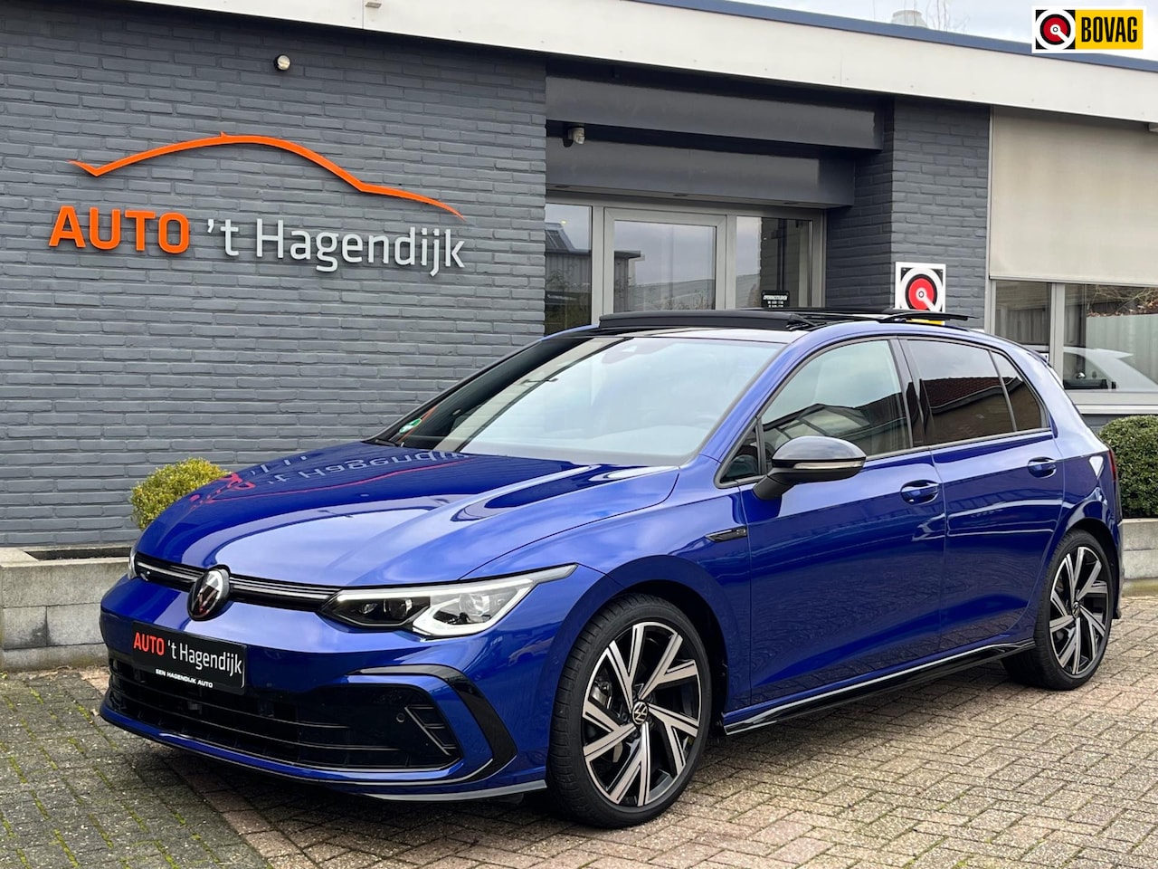 Volkswagen Golf - 1.5 eTSI R-Line 150PK pano IQ 18" camera Lapizblau - AutoWereld.nl