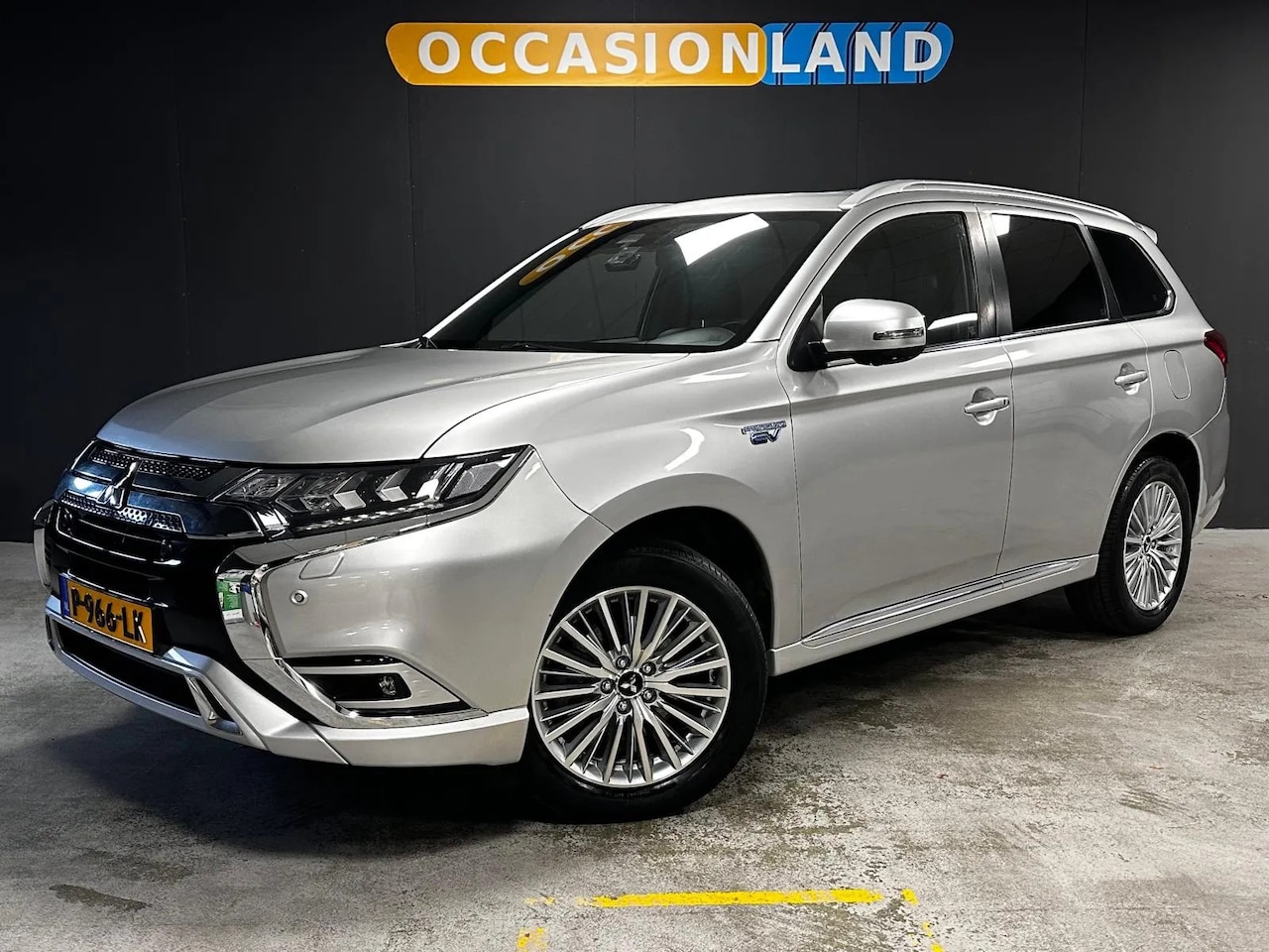 Mitsubishi Outlander - 2.4 PHEV Intense+ |DAK|LEER|CAM|STUUR+STOELVW! - AutoWereld.nl