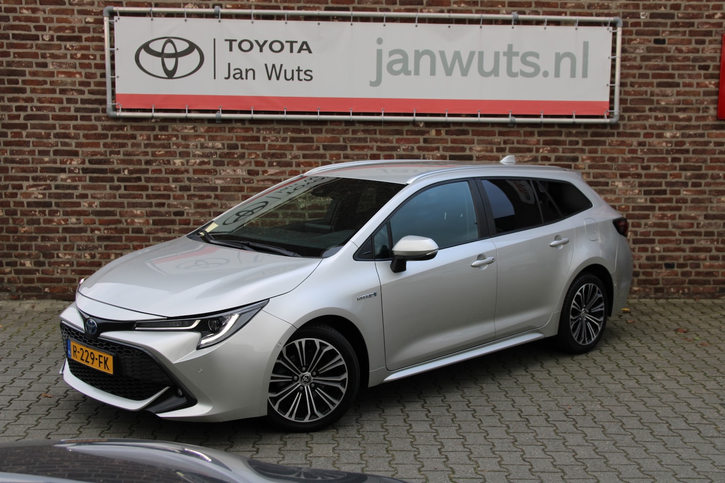 Toyota Corolla Touring Sports - 1.8 Hybrid Style + BSM + PDC - AutoWereld.nl