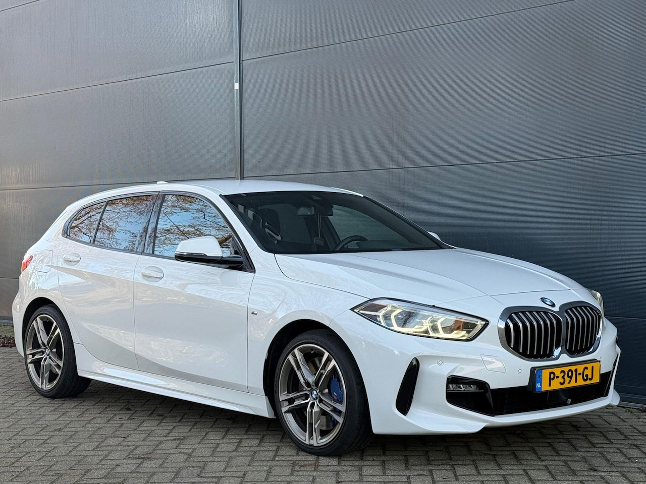 BMW 1-serie - 118d NAVI | STOELVERWARMING | LEDER | PKRSENSOR | CARPLAY | NWE APK - AutoWereld.nl