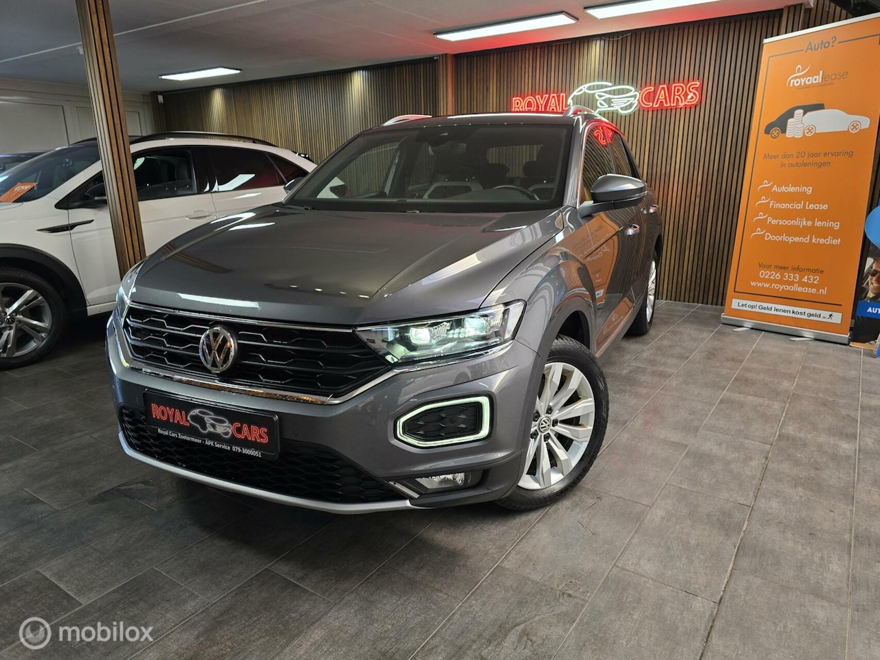 Volkswagen T-Roc - 1.5 TSI Sport/ ACC / Automaat / Camera - AutoWereld.nl