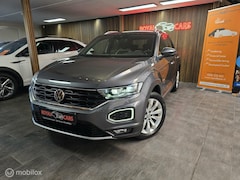 Volkswagen T-Roc - 1.5 TSI Sport/ ACC / Automaat / Camera