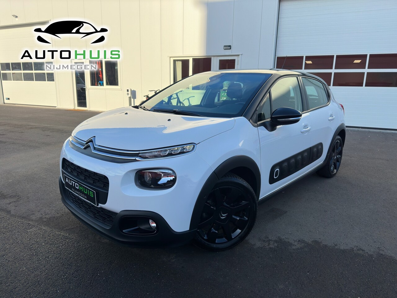 Citroën C3 - 1.2 PureTech Shine Automaat Cruise controle Navigatiesysteem Line assist - AutoWereld.nl