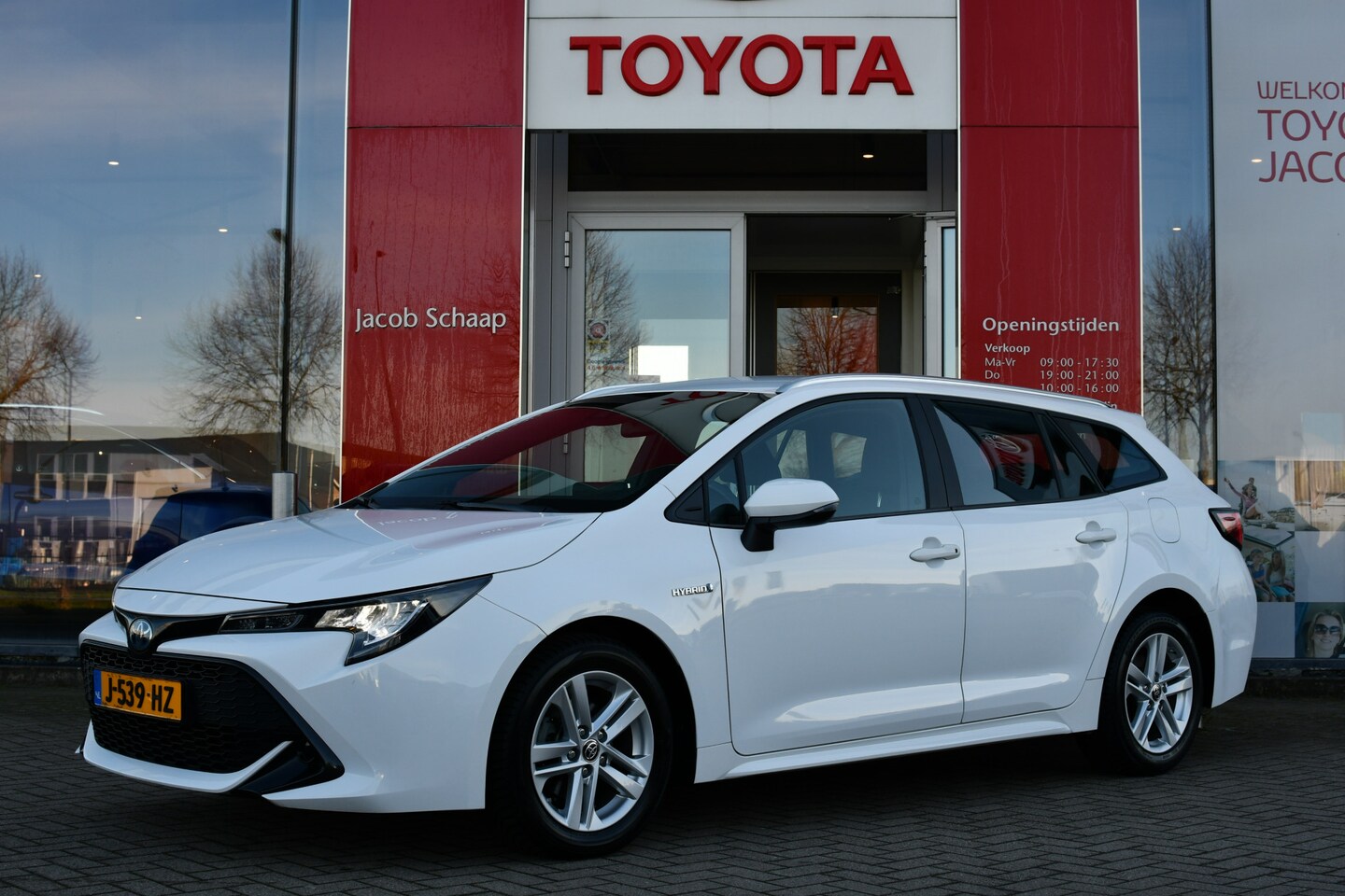 Toyota Corolla Touring Sports - 1.8 Hybrid Active Automaat 122pk | Navigatie | BTW-auto | 16'' Lichtmetalen velgen | - AutoWereld.nl