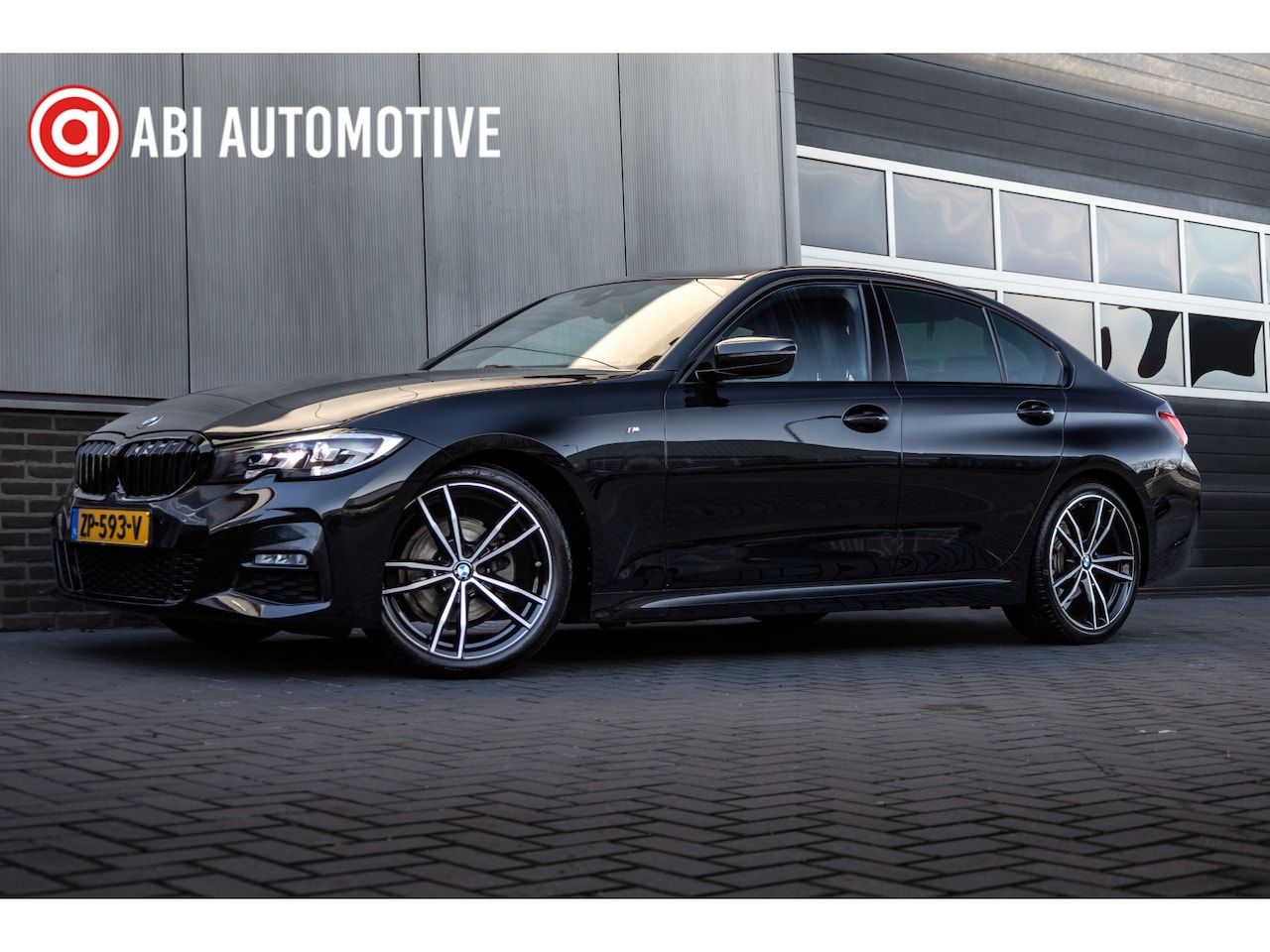 BMW 3-serie - 320i 184 pk Executive Edition M-Sportpakket / NL-Auto/ Sport-Stoelen/ Xenon-LED/ Park.Sens - AutoWereld.nl