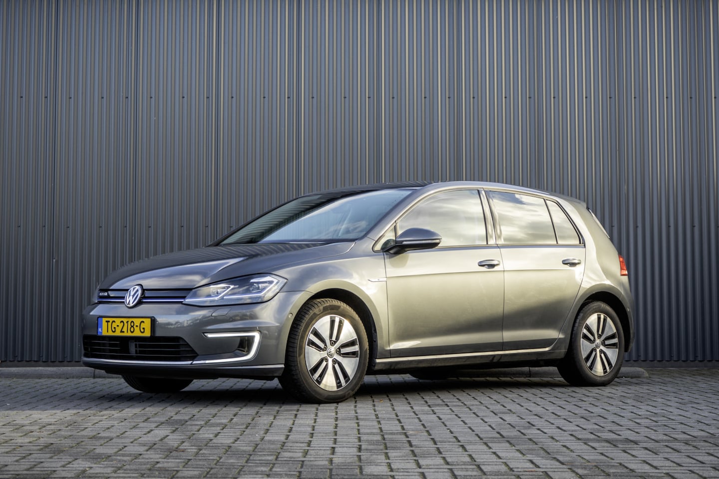 Volkswagen e-Golf - 136 PK | Adaptive Cruise | Climate | Carplay | LED - AutoWereld.nl