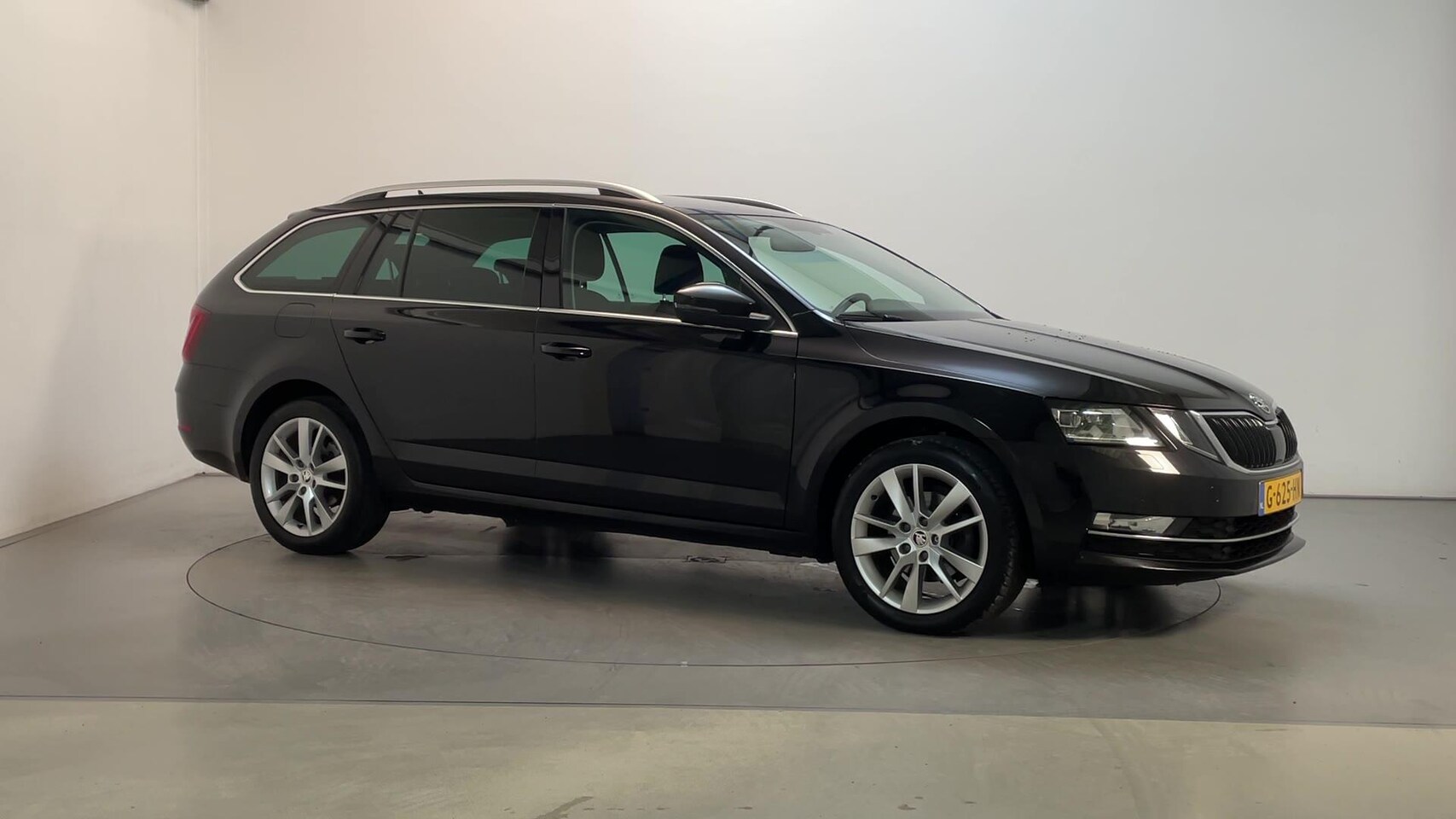 Skoda Octavia Combi - 1.5 TSI 150pk Greentech Business Edition Plus LED Stoelverwarming ParkPilot App-Connect - AutoWereld.nl