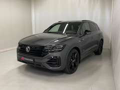 Volkswagen Touareg - 3.0 TSi eHybrid 4M R Line 22 Inch DYNAUDIO IQ.Light Pano Trekhaak Luchtv Head Up nachtzich