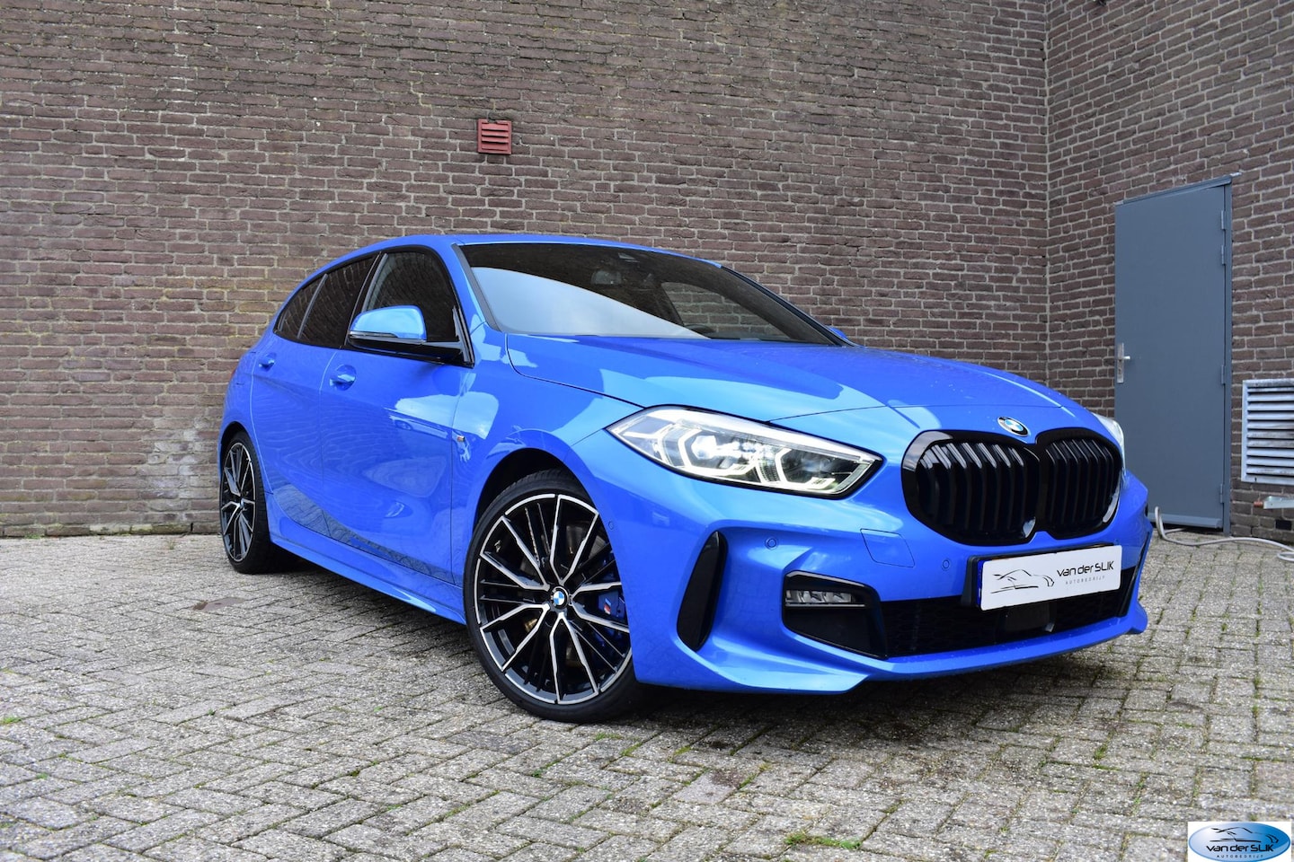 BMW 1-serie - 118i Executive Edition M-Pakket, Apple Carplay, Achteruitrijcamera, Panorama Dak, PDC, Led - AutoWereld.nl