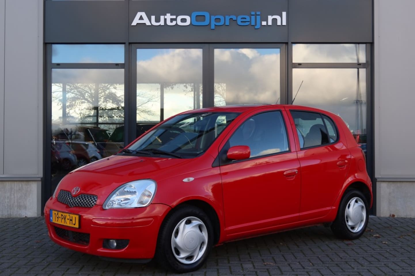 Toyota Yaris - 1.3 VVT-I Sol 5drs. Airco, PDC, schuif/kantel dak, 1e eigenaar, - AutoWereld.nl