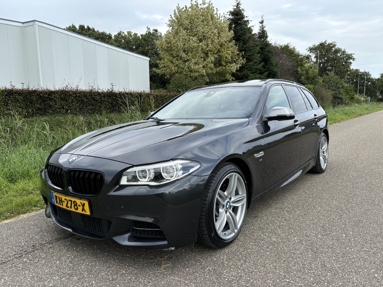 BMW 5-serie Touring - M550xd / High Executive / AUTOMAAT / PANO / HEAD UP / LEER / NAVI - AutoWereld.nl