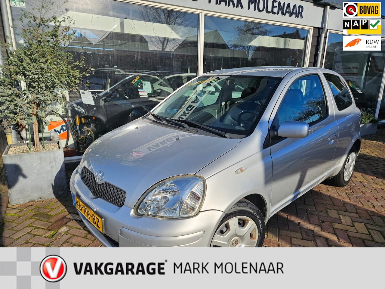 Toyota Yaris - 1.3 VVT-i Sol 1.3 VVT-i Sol,automaat,lage km - AutoWereld.nl