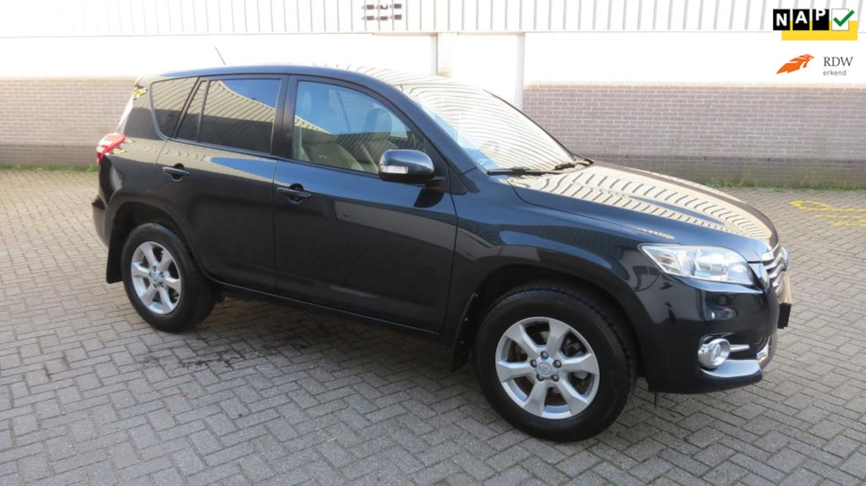 Toyota RAV4 - 2.0 VVT-i Executive Business 2.0 VVTi Executive Business - AutoWereld.nl