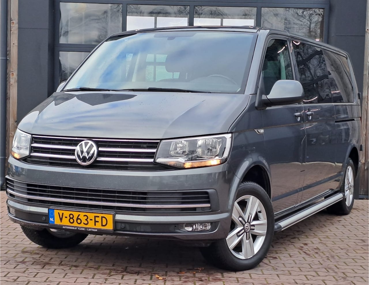 Volkswagen Transporter - 2.0 TDI 150PK DSG L2H1 DC Highline | Airco | Schuifdeur links | Navi | Cruise | Trekhaak | - AutoWereld.nl