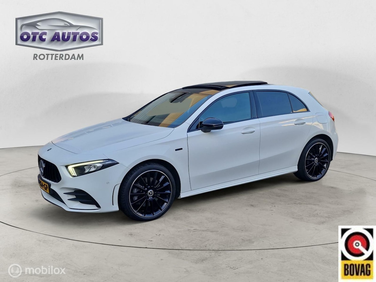 Mercedes-Benz A-klasse - 250 e Premium Plus AMG Line Automaat Night Pakket pano sfeerverl. - AutoWereld.nl