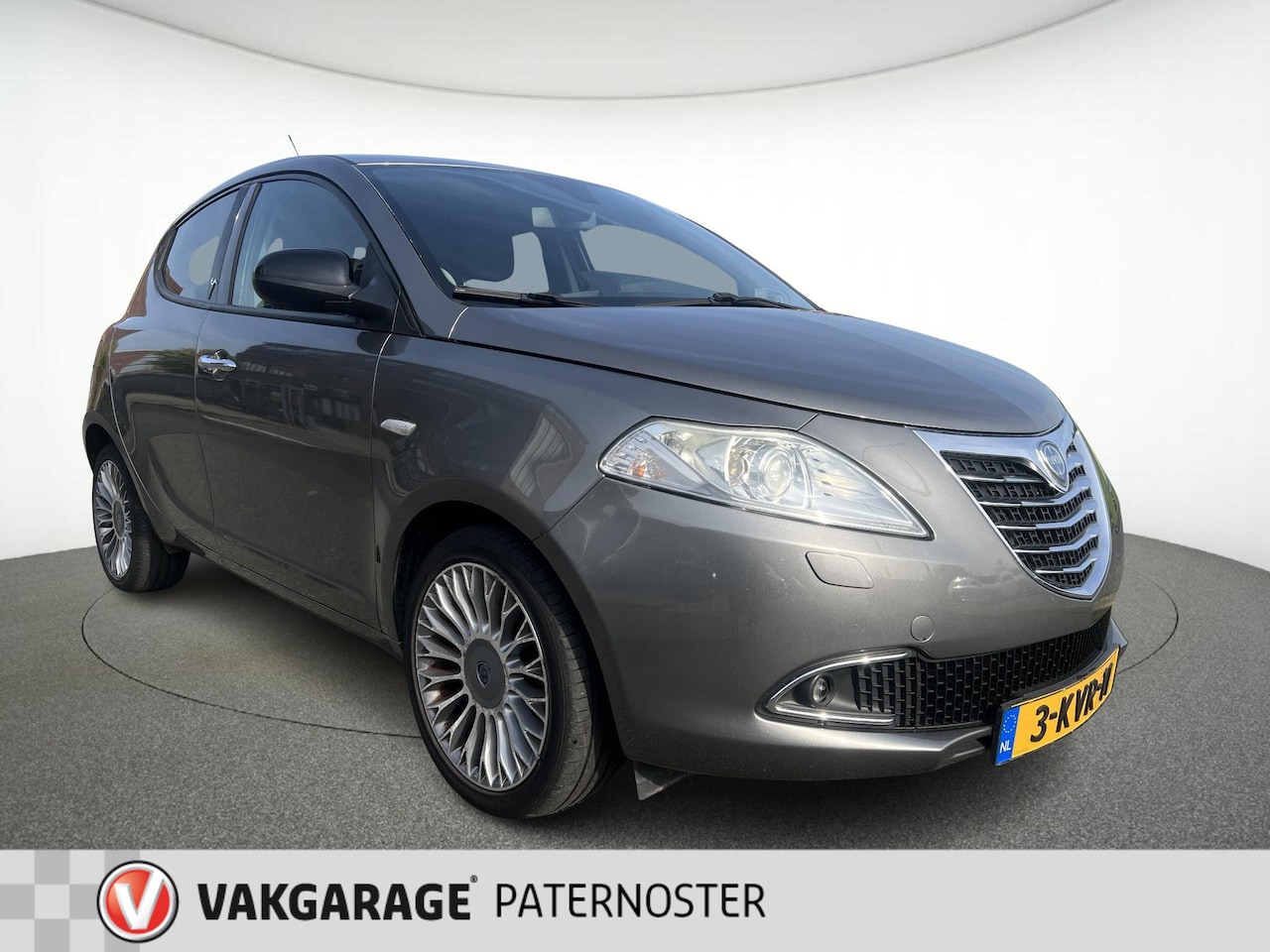 Lancia Y(psilon) - Ypsilon 0.9 TwinAir Platinum PDC / Climate - AutoWereld.nl