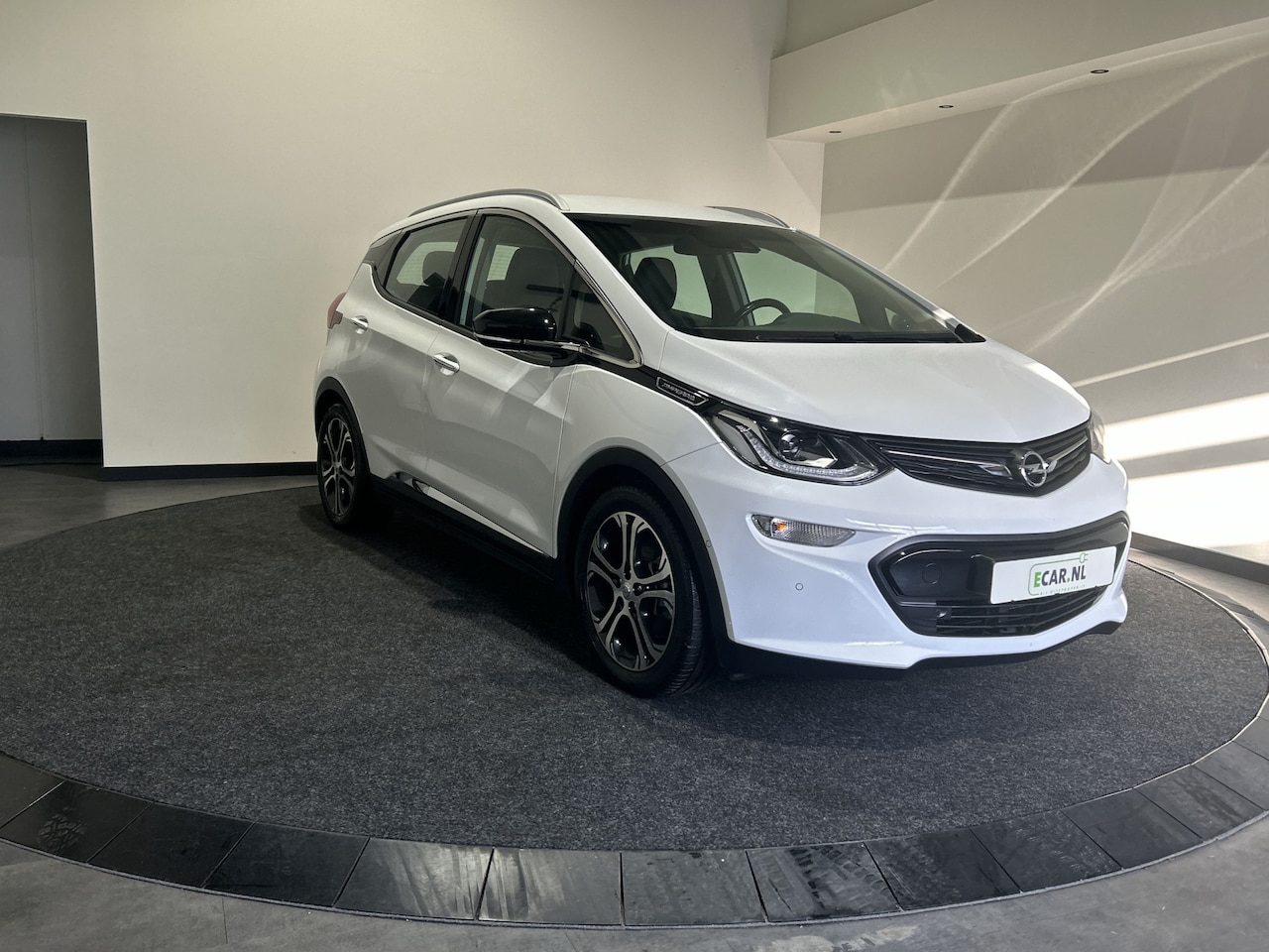 Opel Ampera-e - Business executive 60 kWh - AutoWereld.nl