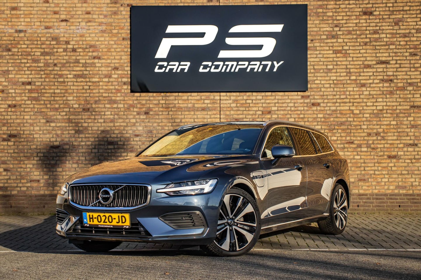 Volvo V60 - 2.0 T6 Twin Engine AWD Momentum Pro 2.0 T6 Twin Engine AWD Momentum Pro, NAP, Adap-crs - AutoWereld.nl