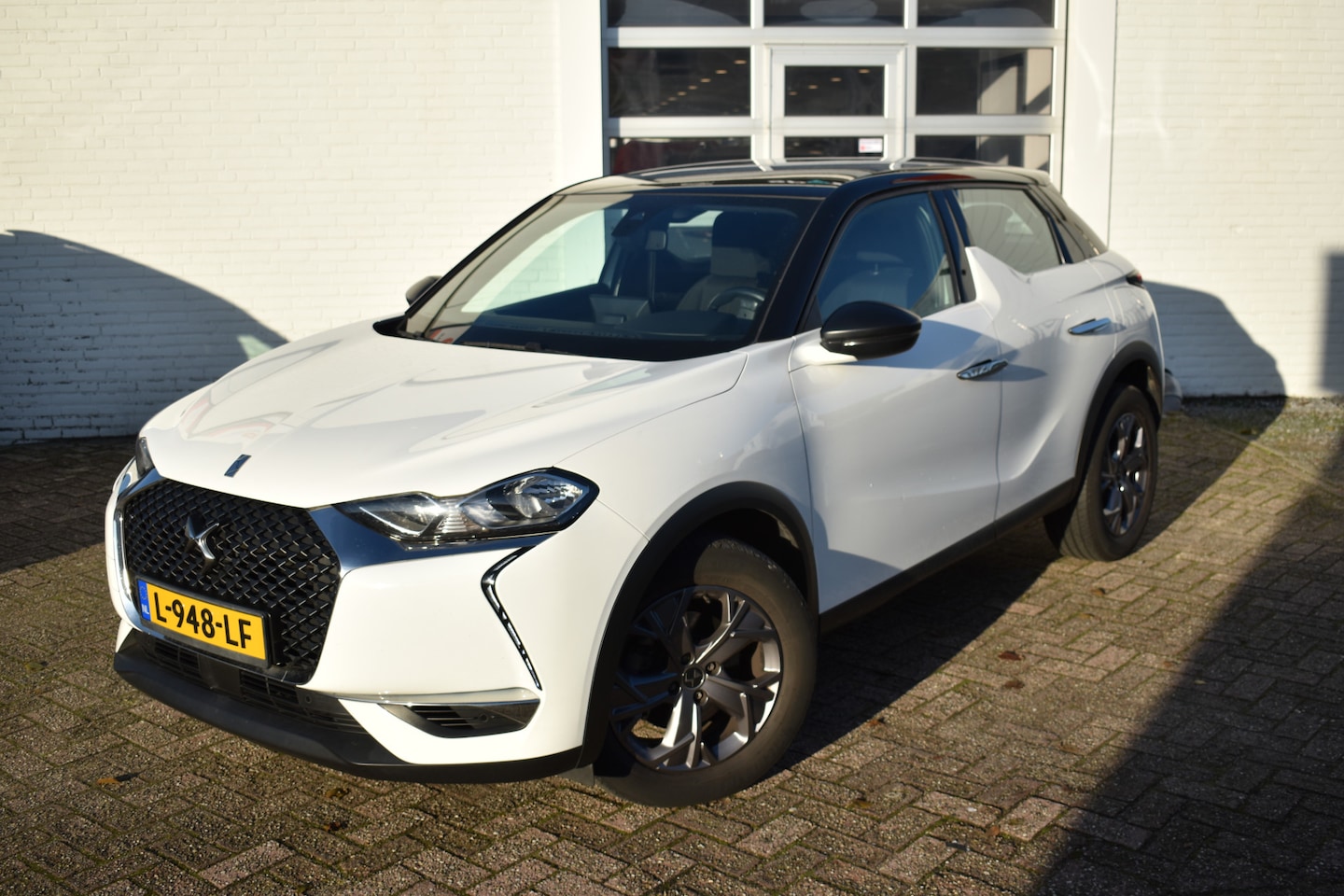 DS 3 Crossback - PureTech 130 EAT8 Business | Automaat | Stoelverwarming | Airco | Navigatie | - AutoWereld.nl