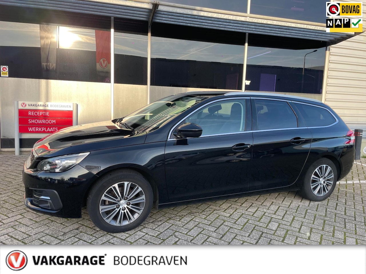 Peugeot 308 SW - 1.2 PureTech Blue Lease Allure / 360 camera / navigatie - AutoWereld.nl