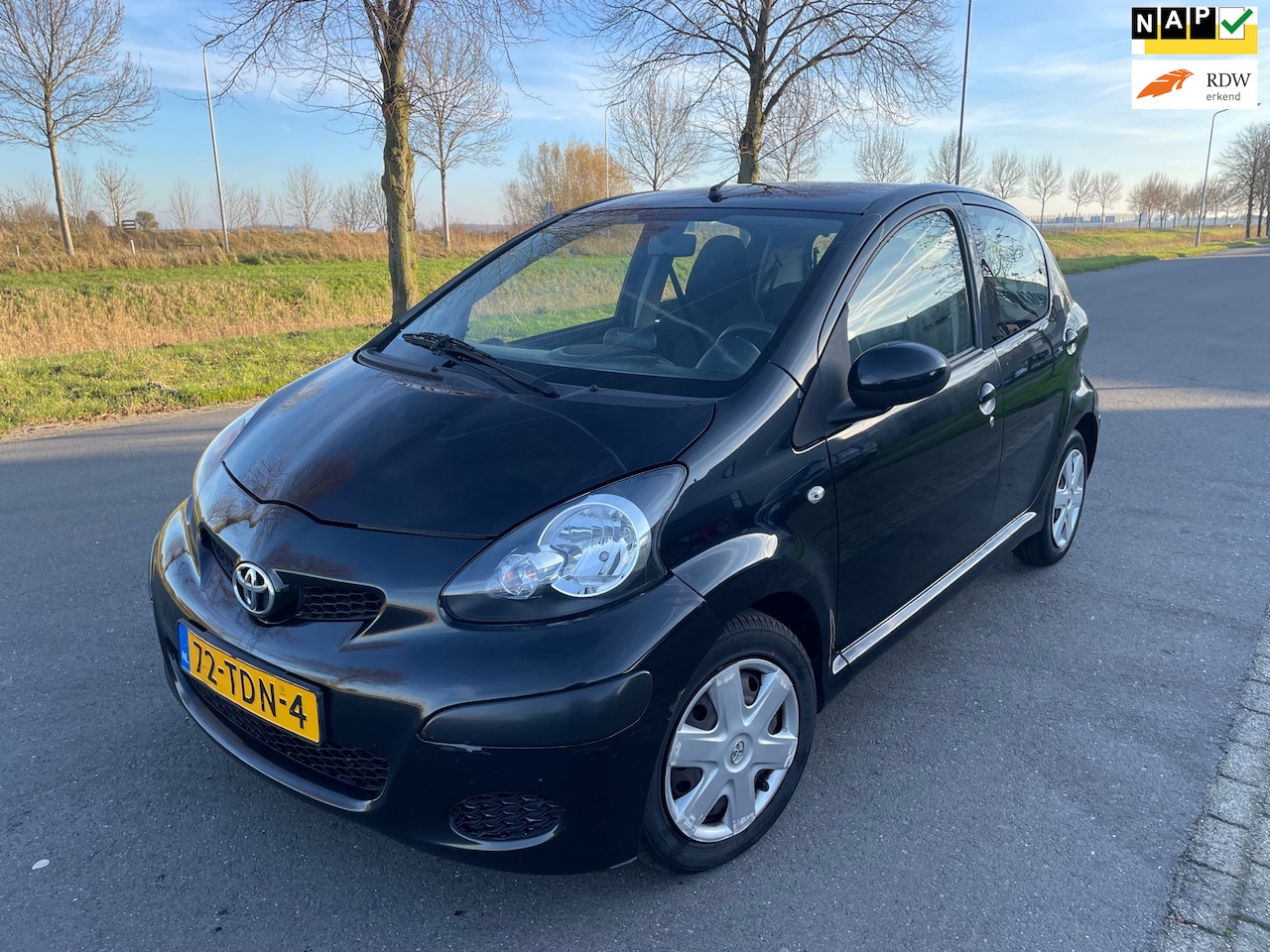 Toyota Aygo - 1.0-12V Comfort Navigator AIRCO/APK 12-2025 - AutoWereld.nl