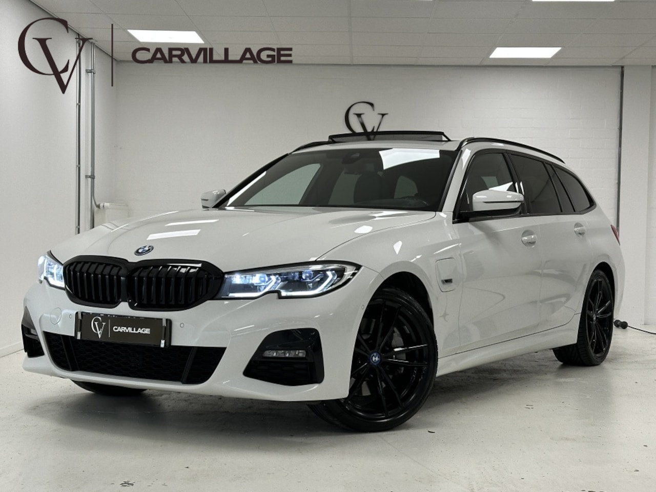 BMW 3-serie Touring - 330e M-Sport | Head-Up display | Panoramadak | Adaptief onderste - AutoWereld.nl