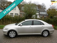 Toyota Avensis - 2.0 VVTi 5-deurs 2e eig. Clima Cruise Navi Trekhaak 1400kg Historie