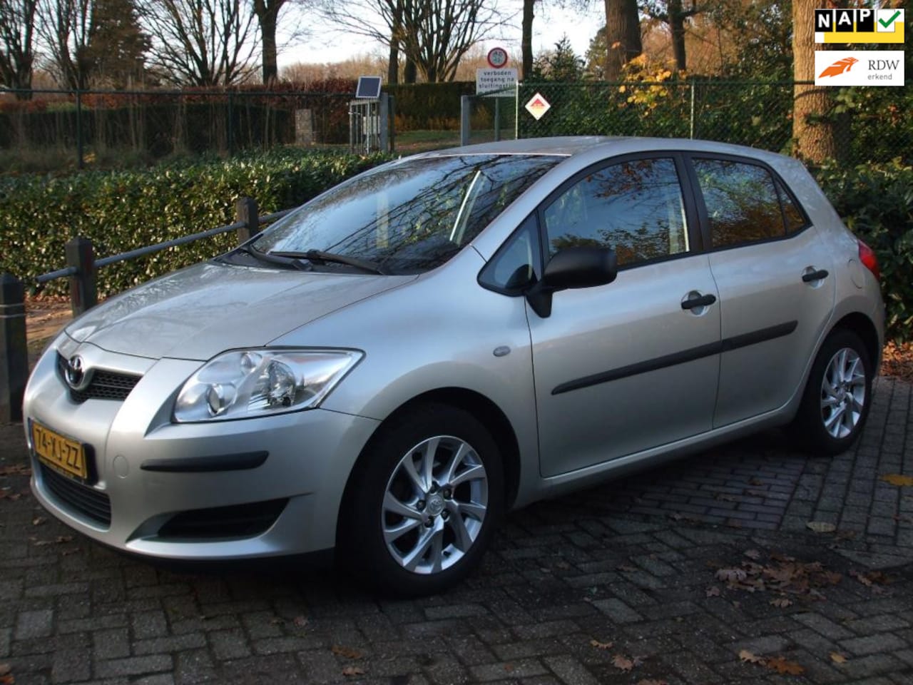 Toyota Auris - 1.4-16V Terra airco 5drs 148 dkm NAP grijs - AutoWereld.nl