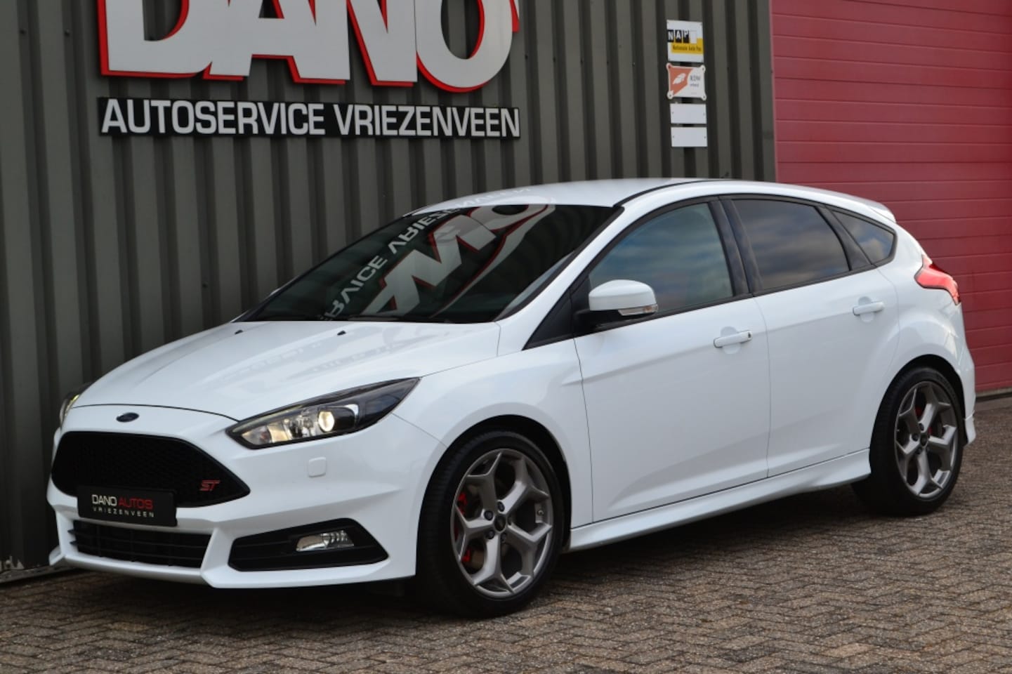 Ford Focus - 2.0 EcoB. ST-2 - AutoWereld.nl