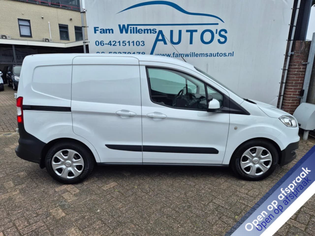 Ford Transit Courier - 1.5 TDCI Navi Airco Nap 1ste eigenaar schuifdeur - AutoWereld.nl