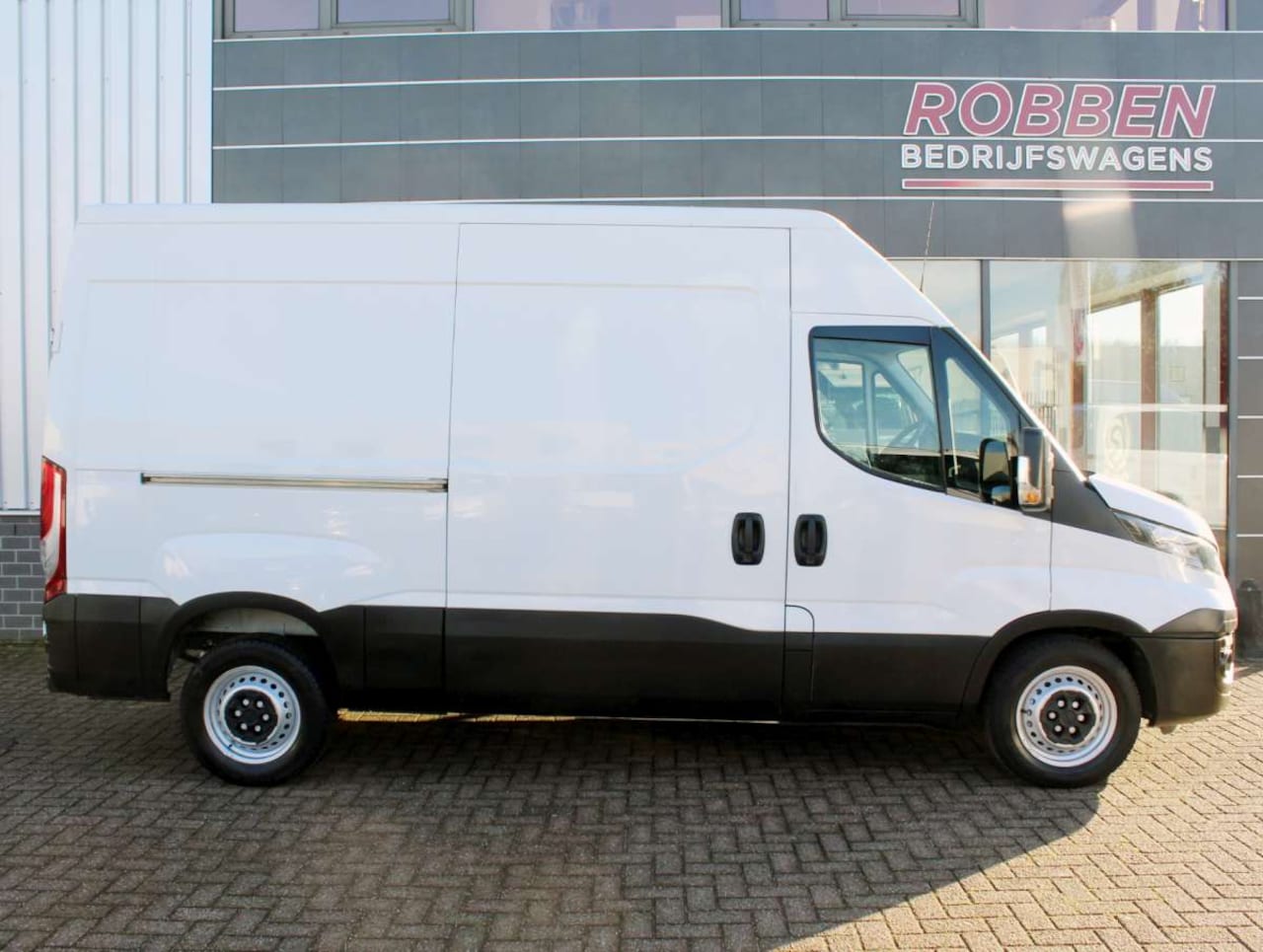 Iveco Daily - 35S11V 2.3 352 H2 Bijrijdersbank - AutoWereld.nl