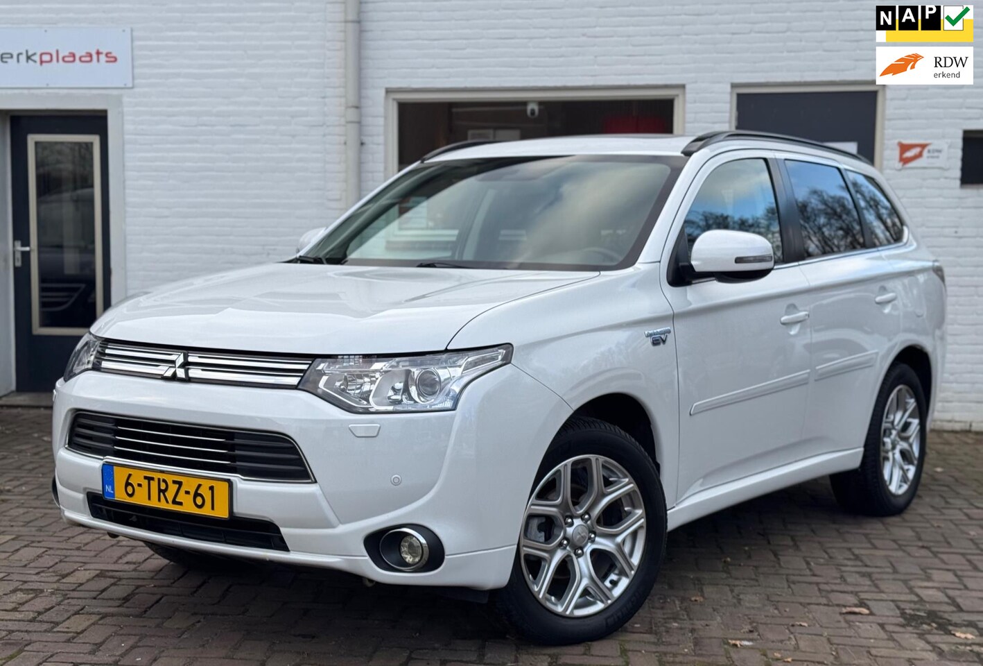 Mitsubishi Outlander - 2.0 PHEV Hybride Leer Trekhaak - AutoWereld.nl