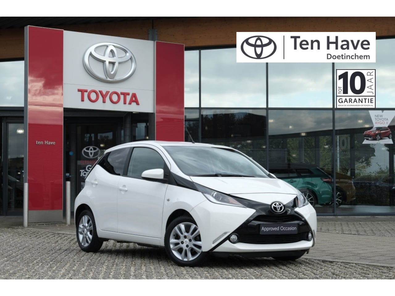 Toyota Aygo - 1.0 VVT-i x-joy | x-nav navigatie | Climate Control | Airco | Bl - AutoWereld.nl